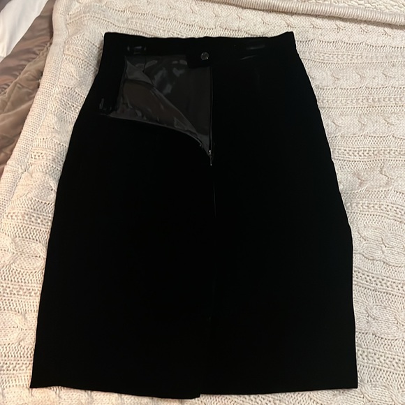Black Velvet Pencil Skirt size 6 - Picture 2 of 10